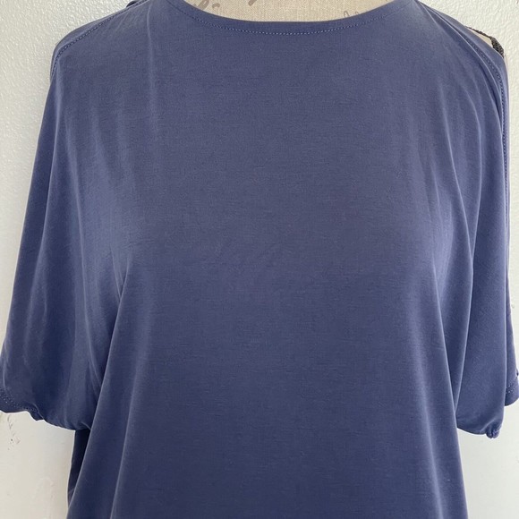 Ollie & Chloe By Jolie Womens Blouse Cold Shoulder Slit Blue Tunic Size Small - Picture 4 of 12